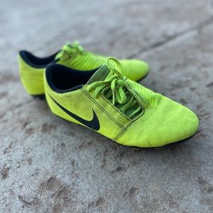 Nike Phantom yellow cleats Sz 2.5